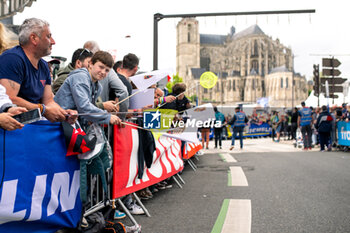 2024-06-14 - ambiance during the Grande Parade des Pilotes of the 2024 24 Hours of Le Mans, 4th round of the 2024 FIA World Endurance Championship, on the Circuit des 24 Heures du Mans, on June 14, 2024 in Le Mans, France - 24 HEURES DU MANS 2024 - PARADE - ENDURANCE - MOTORS