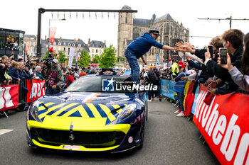 2024-06-14 - ambiance during the Grande Parade des Pilotes of the 2024 24 Hours of Le Mans, 4th round of the 2024 FIA World Endurance Championship, on the Circuit des 24 Heures du Mans, on June 14, 2024 in Le Mans, France - 24 HEURES DU MANS 2024 - PARADE - ENDURANCE - MOTORS