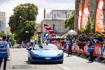 2024-06-14 - Trophy during the Grande Parade des Pilotes of the 2024 24 Hours of Le Mans, 4th round of the 2024 FIA World Endurance Championship, on the Circuit des 24 Heures du Mans, on June 14, 2024 in Le Mans, France - 24 HEURES DU MANS 2024 - PARADE - ENDURANCE - MOTORS