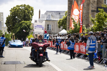 2024-06-14 - Ambiance during the Grande Parade des Pilotes of the 2024 24 Hours of Le Mans, 4th round of the 2024 FIA World Endurance Championship, on the Circuit des 24 Heures du Mans, on June 14, 2024 in Le Mans, France - 24 HEURES DU MANS 2024 - PARADE - ENDURANCE - MOTORS