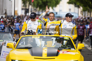 2024-06-14 - 03 BOURDAIS Sébastien (fra), VAN DER ZANDE Renger (ned), DIXON Scott (nzl), Cadillac Racing, Cadillac V-Series.R #03, Hypercar, ambiance during the Grande Parade des Pilotes of the 2024 24 Hours of Le Mans, 4th round of the 2024 FIA World Endurance Championship, on the Circuit des 24 Heures du Mans, on June 14, 2024 in Le Mans, France - 24 HEURES DU MANS 2024 - PARADE - ENDURANCE - MOTORS