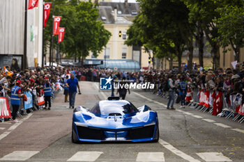 2024-06-14 - Alpenglow during the Grande Parade des Pilotes of the 2024 24 Hours of Le Mans, 4th round of the 2024 FIA World Endurance Championship, on the Circuit des 24 Heures du Mans, on June 14, 2024 in Le Mans, France - 24 HEURES DU MANS 2024 - PARADE - ENDURANCE - MOTORS