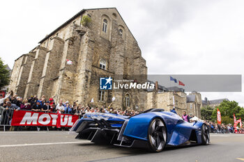 2024-06-14 - Alpenglow during the Grande Parade des Pilotes of the 2024 24 Hours of Le Mans, 4th round of the 2024 FIA World Endurance Championship, on the Circuit des 24 Heures du Mans, on June 14, 2024 in Le Mans, France - 24 HEURES DU MANS 2024 - PARADE - ENDURANCE - MOTORS