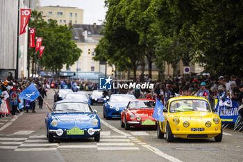 2024-06-14 - Alpine parade during the Grande Parade des Pilotes of the 2024 24 Hours of Le Mans, 4th round of the 2024 FIA World Endurance Championship, on the Circuit des 24 Heures du Mans, on June 14, 2024 in Le Mans, France - 24 HEURES DU MANS 2024 - PARADE - ENDURANCE - MOTORS