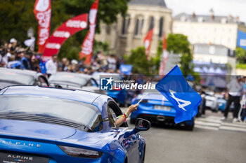 2024-06-14 - Alpine Parade during the Grande Parade des Pilotes of the 2024 24 Hours of Le Mans, 4th round of the 2024 FIA World Endurance Championship, on the Circuit des 24 Heures du Mans, on June 14, 2024 in Le Mans, France - 24 HEURES DU MANS 2024 - PARADE - ENDURANCE - MOTORS