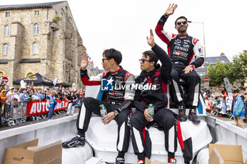 2024-06-14 - 07 LOPEZ José María (arg), KOBAYASHI Kamui (jpn), DE VRIES Nyck (nld), Toyota Gazoo Racing, Toyota GR010 - Hybrid #07, Hypercar, FIA WEC, ambiance during the Grande Parade des Pilotes of the 2024 24 Hours of Le Mans, 4th round of the 2024 FIA World Endurance Championship, on the Circuit des 24 Heures du Mans, on June 14, 2024 in Le Mans, France - 24 HEURES DU MANS 2024 - PARADE - ENDURANCE - MOTORS