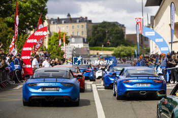 2024-06-14 - Alpine Parade during the Grande Parade des Pilotes of the 2024 24 Hours of Le Mans, 4th round of the 2024 FIA World Endurance Championship, on the Circuit des 24 Heures du Mans, on June 14, 2024 in Le Mans, France - 24 HEURES DU MANS 2024 - PARADE - ENDURANCE - MOTORS