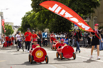 2024-06-14 - Ambiance during the Grande Parade des Pilotes of the 2024 24 Hours of Le Mans, 4th round of the 2024 FIA World Endurance Championship, on the Circuit des 24 Heures du Mans, on June 14, 2024 in Le Mans, France - 24 HEURES DU MANS 2024 - PARADE - ENDURANCE - MOTORS