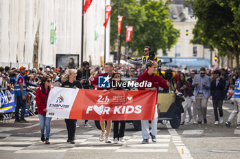 2024-06-14 - 65 SALES Rodrigo (usa), BECHE Mathias (swi), HUFFAKER Scott (usa), Panis Racing, Oreca 07 - Gibson #65, LMP2 PRO/AM, ambiance during the Grande Parade des Pilotes of the 2024 24 Hours of Le Mans, 4th round of the 2024 FIA World Endurance Championship, on the Circuit des 24 Heures du Mans, on June 14, 2024 in Le Mans, France - 24 HEURES DU MANS 2024 - PARADE - ENDURANCE - MOTORS