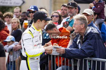 2024-06-14 - SCHURING Morris (nld), Manthey EMA, Porsche 911 GT3 R #91, LM GT3, FIA WEC, portrait during the Grande Parade des Pilotes of the 2024 24 Hours of Le Mans, 4th round of the 2024 FIA World Endurance Championship, on the Circuit des 24 Heures du Mans, on June 14, 2024 in Le Mans, France - 24 HEURES DU MANS 2024 - PARADE - ENDURANCE - MOTORS