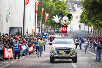 2024-06-14 - Mickey during the Grande Parade des Pilotes of the 2024 24 Hours of Le Mans, 4th round of the 2024 FIA World Endurance Championship, on the Circuit des 24 Heures du Mans, on June 14, 2024 in Le Mans, France - 24 HEURES DU MANS 2024 - PARADE - ENDURANCE - MOTORS