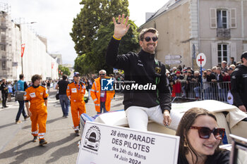 2024-06-14 - GROSJEAN Romain (fra), Lamborghini Iron Lynx, Lamborghini SC63 #19, Hypercar, portrait during the Grande Parade des Pilotes of the 2024 24 Hours of Le Mans, 4th round of the 2024 FIA World Endurance Championship, on the Circuit des 24 Heures du Mans, on June 14, 2024 in Le Mans, France - 24 HEURES DU MANS 2024 - PARADE - ENDURANCE - MOTORS