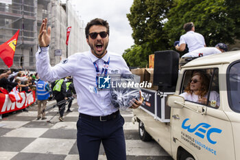 2024-06-14 - Lucas Vinois during the Grande Parade des Pilotes of the 2024 24 Hours of Le Mans, 4th round of the 2024 FIA World Endurance Championship, on the Circuit des 24 Heures du Mans, on June 14, 2024 in Le Mans, France - 24 HEURES DU MANS 2024 - PARADE - ENDURANCE - MOTORS