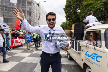 2024-06-14 - Lucas Vinois during the Grande Parade des Pilotes of the 2024 24 Hours of Le Mans, 4th round of the 2024 FIA World Endurance Championship, on the Circuit des 24 Heures du Mans, on June 14, 2024 in Le Mans, France - 24 HEURES DU MANS 2024 - PARADE - ENDURANCE - MOTORS