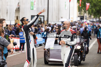 2024-06-14 - GELAEL Sean (ind), Team WRT, BMW M4 GT3 #31, LM GT3, FIA WEC, LEUNG Darren (gbr), Team WRT, BMW M4 GT3 #31, LM GT3, FIA WEC, portrait during the Grande Parade des Pilotes of the 2024 24 Hours of Le Mans, 4th round of the 2024 FIA World Endurance Championship, on the Circuit des 24 Heures du Mans, on June 14, 2024 in Le Mans, France - 24 HEURES DU MANS 2024 - PARADE - ENDURANCE - MOTORS