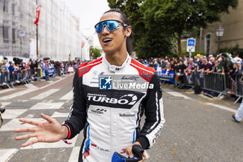 2024-06-14 - GELAEL Sean (ind), Team WRT, BMW M4 GT3 #31, LM GT3, FIA WEC, portrait during the Grande Parade des Pilotes of the 2024 24 Hours of Le Mans, 4th round of the 2024 FIA World Endurance Championship, on the Circuit des 24 Heures du Mans, on June 14, 2024 in Le Mans, France - 24 HEURES DU MANS 2024 - PARADE - ENDURANCE - MOTORS