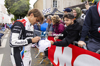 2024-06-14 - FARFUS Augusto (bra), Team WRT, BMW M4 GT3 #31, LM GT3, FIA WEC, portrait during the Grande Parade des Pilotes of the 2024 24 Hours of Le Mans, 4th round of the 2024 FIA World Endurance Championship, on the Circuit des 24 Heures du Mans, on June 14, 2024 in Le Mans, France - 24 HEURES DU MANS 2024 - PARADE - ENDURANCE - MOTORS