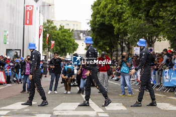 2024-06-14 - 15 VANTHOOR Dries (bel), MARCIELLO Raffaele (swi), WITTMANN Marco (ger), BMW M Team WRT, BMW Hybrid V8 #15, Hypercar, FIA WEC, ambiance during the Grande Parade des Pilotes of the 2024 24 Hours of Le Mans, 4th round of the 2024 FIA World Endurance Championship, on the Circuit des 24 Heures du Mans, on June 14, 2024 in Le Mans, France - 24 HEURES DU MANS 2024 - PARADE - ENDURANCE - MOTORS