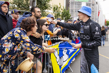 2024-06-14 - MARCIELLO Raffaele (swi), BMW M Team WRT, BMW Hybrid V8 #15, Hypercar, FIA WEC, portrait during the Grande Parade des Pilotes of the 2024 24 Hours of Le Mans, 4th round of the 2024 FIA World Endurance Championship, on the Circuit des 24 Heures du Mans, on June 14, 2024 in Le Mans, France - 24 HEURES DU MANS 2024 - PARADE - ENDURANCE - MOTORS