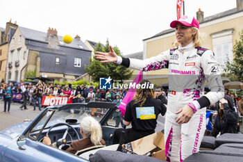 2024-06-14 - FREY Rahel (swi), Iron Dames, Lamborghini Huracan GT3 Evo2 #85, LM GT3, FIA WEC, portrait during the Grande Parade des Pilotes of the 2024 24 Hours of Le Mans, 4th round of the 2024 FIA World Endurance Championship, on the Circuit des 24 Heures du Mans, on June 14, 2024 in Le Mans, France - 24 HEURES DU MANS 2024 - PARADE - ENDURANCE - MOTORS