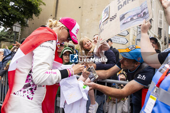 2024-06-14 - GATTING Michelle (dnk), Iron Dames, Lamborghini Huracan GT3 Evo2 #85, LM GT3, FIA WEC, portrait during the Grande Parade des Pilotes of the 2024 24 Hours of Le Mans, 4th round of the 2024 FIA World Endurance Championship, on the Circuit des 24 Heures du Mans, on June 14, 2024 in Le Mans, France - 24 HEURES DU MANS 2024 - PARADE - ENDURANCE - MOTORS