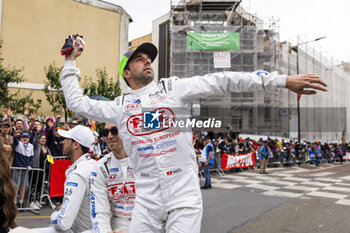 2024-06-14 - JANI Neel (swi), Proton Competition, Porsche 963 #99, Hypercar, FIA WEC, portrait during the Grande Parade des Pilotes of the 2024 24 Hours of Le Mans, 4th round of the 2024 FIA World Endurance Championship, on the Circuit des 24 Heures du Mans, on June 14, 2024 in Le Mans, France - 24 HEURES DU MANS 2024 - PARADE - ENDURANCE - MOTORS