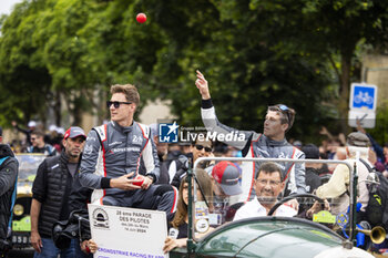 2024-06-14 - 25 KAISER Matthias (lie), CALDWELL Olli (gbr), DE ANGELIS Roman (can), Algarve Pro Racing, Oreca 07 - Gibson #25, LMP2, ambiance during the Grande Parade des Pilotes of the 2024 24 Hours of Le Mans, 4th round of the 2024 FIA World Endurance Championship, on the Circuit des 24 Heures du Mans, on June 14, 2024 in Le Mans, France - 24 HEURES DU MANS 2024 - PARADE - ENDURANCE - MOTORS