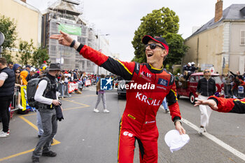 2024-06-14 - PETROBELLI Giacomo (ita), JMW Motorsport, Ferrari 296 LMGT3 #66, LM GT3, portrait during the Grande Parade des Pilotes of the 2024 24 Hours of Le Mans, 4th round of the 2024 FIA World Endurance Championship, on the Circuit des 24 Heures du Mans, on June 14, 2024 in Le Mans, France - 24 HEURES DU MANS 2024 - PARADE - ENDURANCE - MOTORS