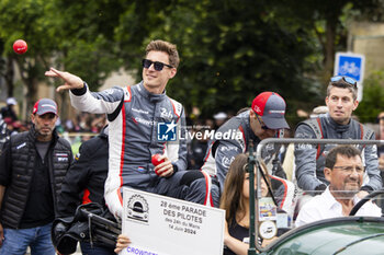 2024-06-14 - 25 KAISER Matthias (lie), CALDWELL Olli (gbr), DE ANGELIS Roman (can), Algarve Pro Racing, Oreca 07 - Gibson #25, LMP2, ambiance during the Grande Parade des Pilotes of the 2024 24 Hours of Le Mans, 4th round of the 2024 FIA World Endurance Championship, on the Circuit des 24 Heures du Mans, on June 14, 2024 in Le Mans, France - 24 HEURES DU MANS 2024 - PARADE - ENDURANCE - MOTORS