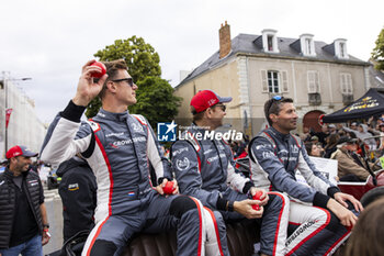 2024-06-14 - 25 KAISER Matthias (lie), CALDWELL Olli (gbr), DE ANGELIS Roman (can), Algarve Pro Racing, Oreca 07 - Gibson #25, LMP2, ambiance during the Grande Parade des Pilotes of the 2024 24 Hours of Le Mans, 4th round of the 2024 FIA World Endurance Championship, on the Circuit des 24 Heures du Mans, on June 14, 2024 in Le Mans, France - 24 HEURES DU MANS 2024 - PARADE - ENDURANCE - MOTORS