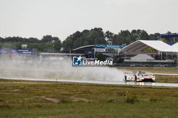 2024-06-14 - ILOTT Callum (gbr), Hertz Team Jota, Porsche 963 #12, Hypercar, FIA WEC, doing a shakedown on the Aerodrome of Le Mans during the 2024 24 Hours of Le Mans, 4th round of the 2024 FIA World Endurance Championship, on the Circuit des 24 Heures du Mans, on June 14, 2024 in Le Mans, France - 24 HEURES DU MANS 2024 - FRIDAY - ENDURANCE - MOTORS