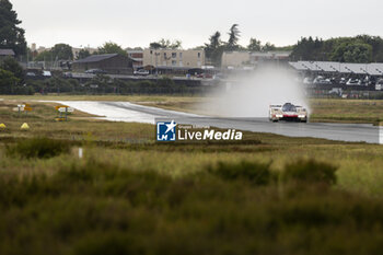 2024-06-14 - ILOTT Callum (gbr), Hertz Team Jota, Porsche 963 #12, Hypercar, FIA WEC, doing a shakedown on the Aerodrome of Le Mans during the 2024 24 Hours of Le Mans, 4th round of the 2024 FIA World Endurance Championship, on the Circuit des 24 Heures du Mans, on June 14, 2024 in Le Mans, France - 24 HEURES DU MANS 2024 - FRIDAY - ENDURANCE - MOTORS