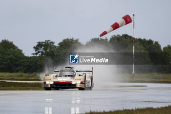 2024-06-14 - ILOTT Callum (gbr), Hertz Team Jota, Porsche 963 #12, Hypercar, FIA WEC, doing a shakedown on the Aerodrome of Le Mans during the 2024 24 Hours of Le Mans, 4th round of the 2024 FIA World Endurance Championship, on the Circuit des 24 Heures du Mans, on June 14, 2024 in Le Mans, France - 24 HEURES DU MANS 2024 - FRIDAY - ENDURANCE - MOTORS