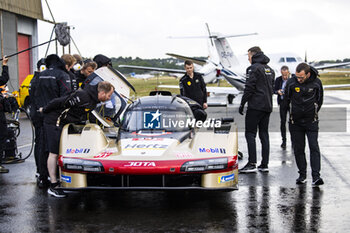 2024-06-14 - ILOTT Callum (gbr), Hertz Team Jota, Porsche 963 #12, Hypercar, FIA WEC, doing a shakedown on the Aerodrome of Le Mans during the 2024 24 Hours of Le Mans, 4th round of the 2024 FIA World Endurance Championship, on the Circuit des 24 Heures du Mans, on June 14, 2024 in Le Mans, France - 24 HEURES DU MANS 2024 - FRIDAY - ENDURANCE - MOTORS