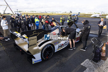 2024-06-14 - ILOTT Callum (gbr), Hertz Team Jota, Porsche 963 #12, Hypercar, FIA WEC, doing a shakedown on the Aerodrome of Le Mans during the 2024 24 Hours of Le Mans, 4th round of the 2024 FIA World Endurance Championship, on the Circuit des 24 Heures du Mans, on June 14, 2024 in Le Mans, France - 24 HEURES DU MANS 2024 - FRIDAY - ENDURANCE - MOTORS