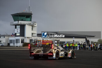 2024-06-14 - ILOTT Callum (gbr), Hertz Team Jota, Porsche 963 #12, Hypercar, FIA WEC, doing a shakedown on the Aerodrome of Le Mans during the 2024 24 Hours of Le Mans, 4th round of the 2024 FIA World Endurance Championship, on the Circuit des 24 Heures du Mans, on June 14, 2024 in Le Mans, France - 24 HEURES DU MANS 2024 - FRIDAY - ENDURANCE - MOTORS