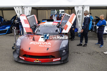 2024-06-15 - Hydrogen Parade during the pre-race of the 2024 24 Hours of Le Mans, 4th round of the 2024 FIA World Endurance Championship, on the Circuit des 24 Heures du Mans, on June 15, 2024 in Le Mans, France - 24 HEURES DU MANS 2024 - PRE-RACE - ENDURANCE - MOTORS