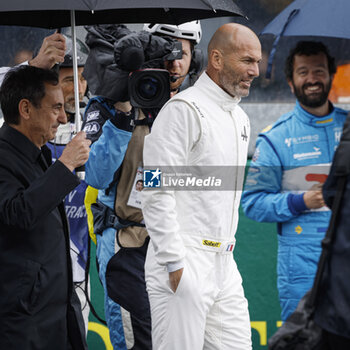 2024-06-15 - Zinedine Zidane Alpine Ambassasdor Alpenglow during the pre-race of the 2024 24 Hours of Le Mans, 4th round of the 2024 FIA World Endurance Championship, on the Circuit des 24 Heures du Mans, on June 15, 2024 in Le Mans, France - 24 HEURES DU MANS 2024 - PRE-RACE - ENDURANCE - MOTORS