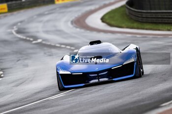 2024-06-15 - Alpine alpenglow during the pre-race of the 2024 24 Hours of Le Mans, 4th round of the 2024 FIA World Endurance Championship, on the Circuit des 24 Heures du Mans, on June 15, 2024 in Le Mans, France - 24 HEURES DU MANS 2024 - PRE-RACE - ENDURANCE - MOTORS