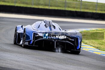 2024-06-15 - Alpine alpenglow during the pre-race of the 2024 24 Hours of Le Mans, 4th round of the 2024 FIA World Endurance Championship, on the Circuit des 24 Heures du Mans, on June 15, 2024 in Le Mans, France - 24 HEURES DU MANS 2024 - PRE-RACE - ENDURANCE - MOTORS