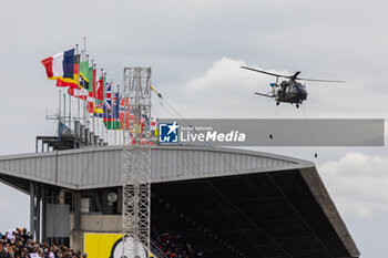 2024-06-15 - Arrival of the national flag by helicopter during the pre-race of the 2024 24 Hours of Le Mans, 4th round of the 2024 FIA World Endurance Championship, on the Circuit des 24 Heures du Mans, on June 15, 2024 in Le Mans, France - 24 HEURES DU MANS 2024 - PRE-RACE - ENDURANCE - MOTORS