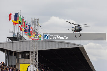 2024-06-15 - Arrival of the national flag by helicopter during the pre-race of the 2024 24 Hours of Le Mans, 4th round of the 2024 FIA World Endurance Championship, on the Circuit des 24 Heures du Mans, on June 15, 2024 in Le Mans, France - 24 HEURES DU MANS 2024 - PRE-RACE - ENDURANCE - MOTORS