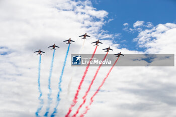 2024-06-15 - Flight over of the national patrol during the pre-race of the 2024 24 Hours of Le Mans, 4th round of the 2024 FIA World Endurance Championship, on the Circuit des 24 Heures du Mans, on June 15, 2024 in Le Mans, France - 24 HEURES DU MANS 2024 - PRE-RACE - ENDURANCE - MOTORS