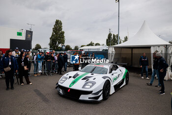 2024-06-15 - Hydrogen parade during the pre-race of the 2024 24 Hours of Le Mans, 4th round of the 2024 FIA World Endurance Championship, on the Circuit des 24 Heures du Mans, on June 15, 2024 in Le Mans, France - 24 HEURES DU MANS 2024 - PRE-RACE - ENDURANCE - MOTORS