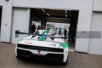 2024-06-15 - Hydrogen parade during the pre-race of the 2024 24 Hours of Le Mans, 4th round of the 2024 FIA World Endurance Championship, on the Circuit des 24 Heures du Mans, on June 15, 2024 in Le Mans, France - 24 HEURES DU MANS 2024 - PRE-RACE - ENDURANCE - MOTORS