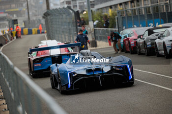 2024-06-15 - Alpenglow Hydrogen parade during the pre-race of the 2024 24 Hours of Le Mans, 4th round of the 2024 FIA World Endurance Championship, on the Circuit des 24 Heures du Mans, on June 15, 2024 in Le Mans, France - 24 HEURES DU MANS 2024 - PRE-RACE - ENDURANCE - MOTORS