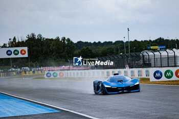 2024-06-15 - Alpenglow Hydrogen parade during the pre-race of the 2024 24 Hours of Le Mans, 4th round of the 2024 FIA World Endurance Championship, on the Circuit des 24 Heures du Mans, on June 15, 2024 in Le Mans, France - 24 HEURES DU MANS 2024 - PRE-RACE - ENDURANCE - MOTORS