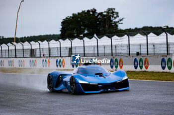 2024-06-15 - Alpenglow Hydrogen parade during the pre-race of the 2024 24 Hours of Le Mans, 4th round of the 2024 FIA World Endurance Championship, on the Circuit des 24 Heures du Mans, on June 15, 2024 in Le Mans, France - 24 HEURES DU MANS 2024 - PRE-RACE - ENDURANCE - MOTORS