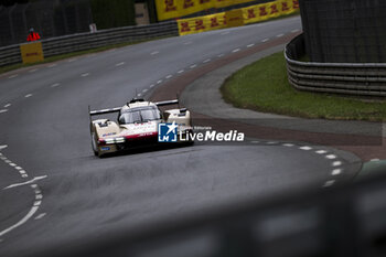 2024-06-15 - 12 STEVENS Will (gbr), ILOTT Callum (gbr), NATO Norman (fra), Hertz Team Jota, Porsche 963 #12, Hypercar, FIA WEC, action during the Warm-Up of the 2024 24 Hours of Le Mans, 4th round of the 2024 FIA World Endurance Championship, on the Circuit des 24 Heures du Mans, on June 15, 2024 in Le Mans, France - 24 HEURES DU MANS 2024 - WARM-UP - ENDURANCE - MOTORS