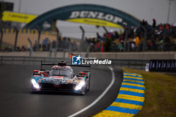 2024-06-15 - 20 VAN DER LINDE Sheldon (zaf), FRIJNS Robin (nld), RAST René (ger), BMW M Team WRT, BMW Hybrid V8 #20, Hypercar, FIA WEC, action during the Warm-Up of the 2024 24 Hours of Le Mans, 4th round of the 2024 FIA World Endurance Championship, on the Circuit des 24 Heures du Mans, on June 15, 2024 in Le Mans, France - 24 HEURES DU MANS 2024 - WARM-UP - ENDURANCE - MOTORS